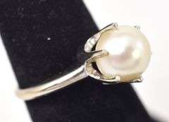 Comely 14K White Gold Pearl Ring