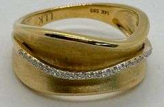 14K Yellow Gold Round Brilliant Cut Diamond Ring