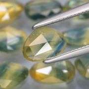 Awesome 5.60ct blue and yellow Sapphire set!