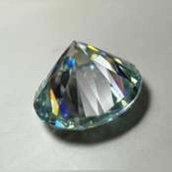 Huge 7..25 Ct Sparkling VVs1 E-F Simulated Diamond Solitaire