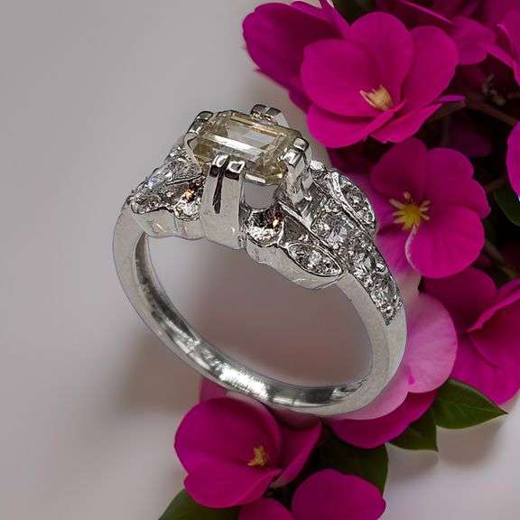 Beautiful 1 Ct VVs1 Peach Fire Moissanite Gemstone Ring