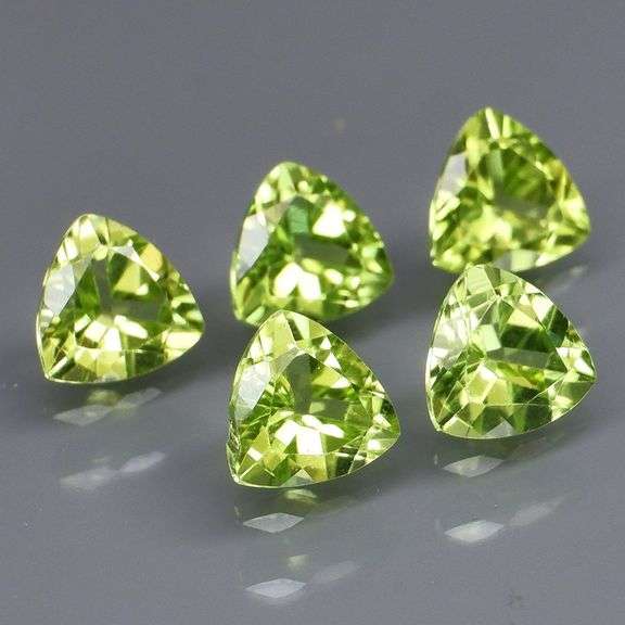 Fantastic 4.32ct 6x6mm trillion cut Peridot set