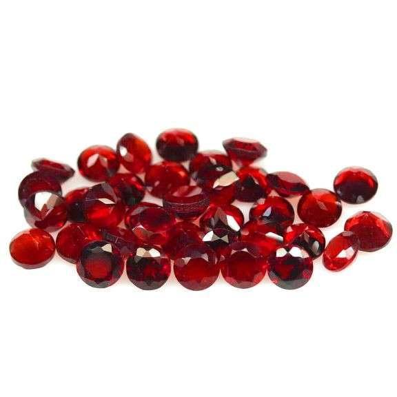 Gorgeous! round cut 5.19ct Garnet set