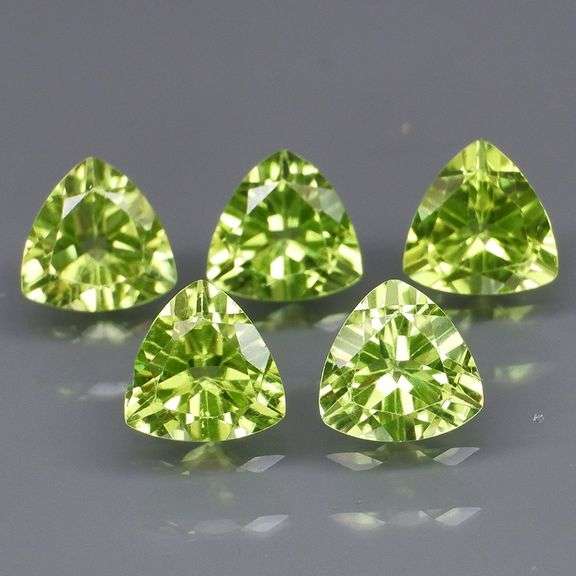 Fantastic 4.32ct 6x6mm trillion cut Peridot set