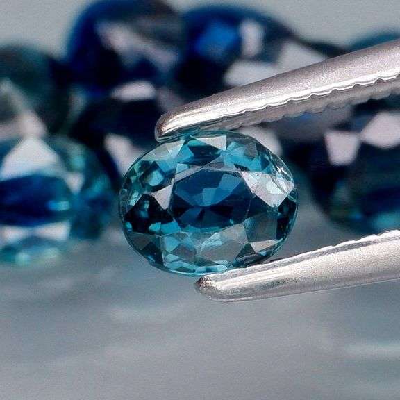 Stunning heated only 3.75ct blue and teal Sapphire set