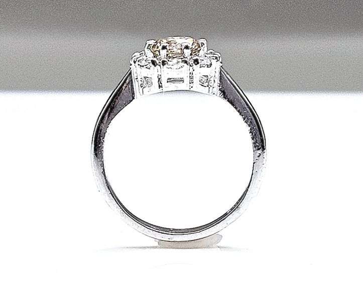 Beautiful 3.25 Ct Vvs1 White E-F Fire Moissanite Ring