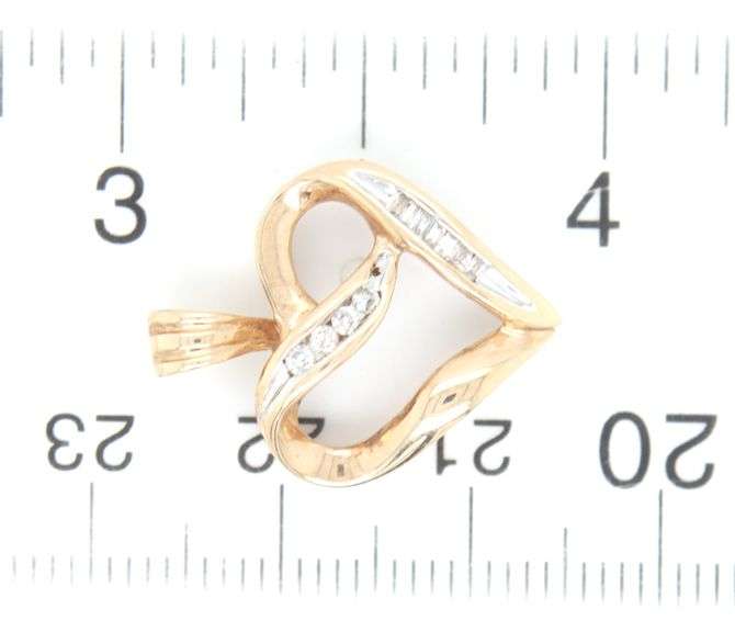 10kt Yellow gold heart shaped diamond pendant