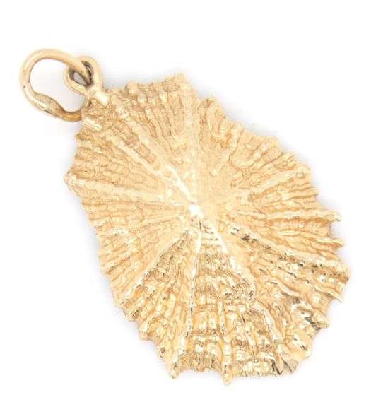 Fun 14K YG Oyster Shell with Pearl Pendant
