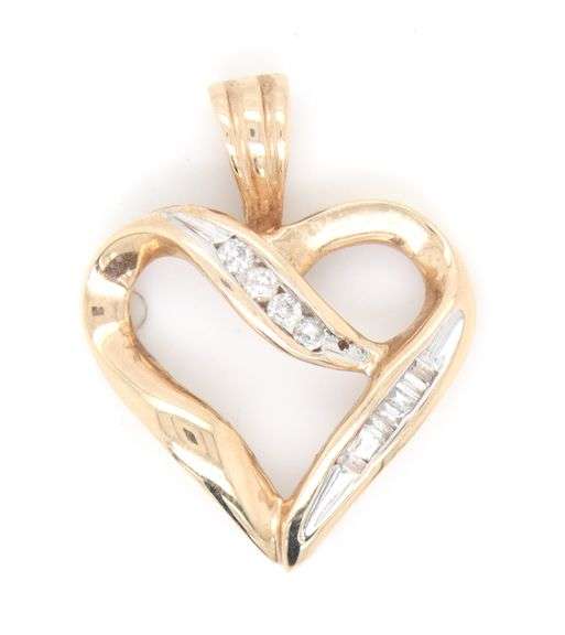 10kt Yellow gold heart shaped diamond pendant