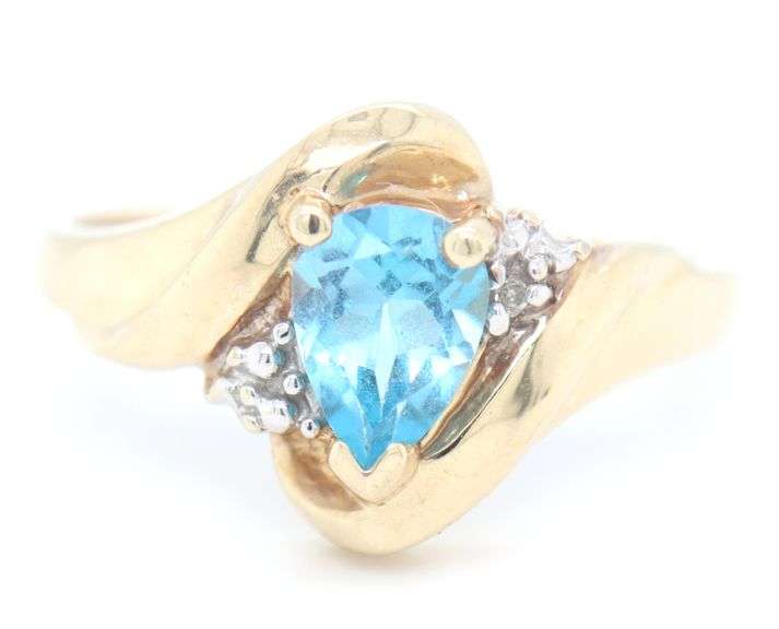 10kt Yellow gold blue topaz ring