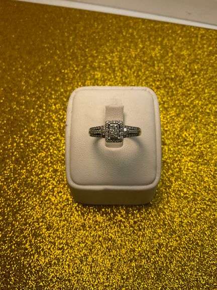CERTIFIED 14K WHITE GOLD LADIES DIAMOND RING