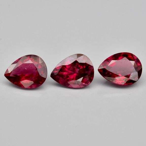 Remarkable 4.43ct violet pink Rhodolite Garnet set