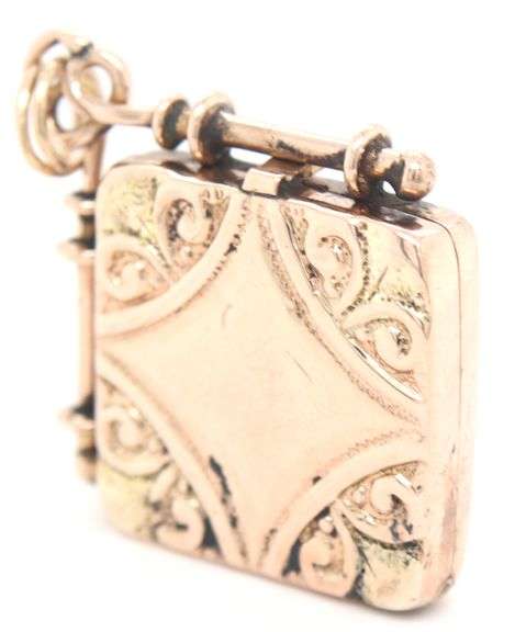 Antique Square locket in 8kt Yellow gold