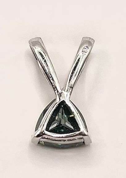 Sparkling 2 Ct VVs1 Deep Emerald Green Moissanite Pendant