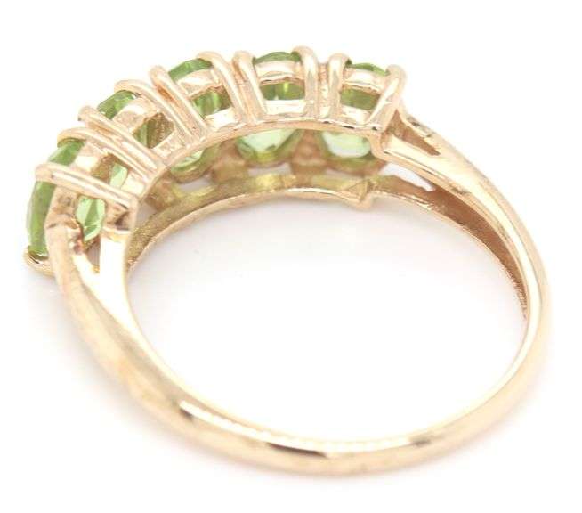 10kt Yellow gold oval Peridot 5 stone ring