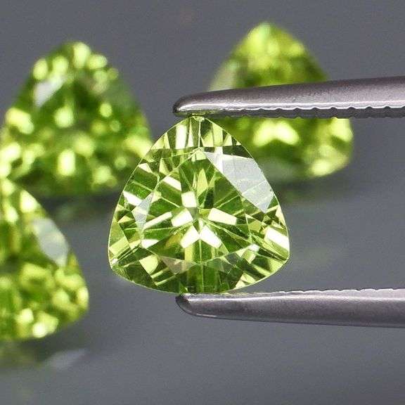 Fantastic 4.32ct 6x6mm trillion cut Peridot set