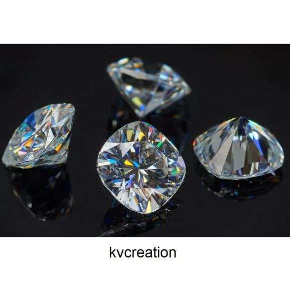 Sparkling 2.75 Ct Cushion Cut VVs1 H-I Lab Simulated Diamond Solitaire