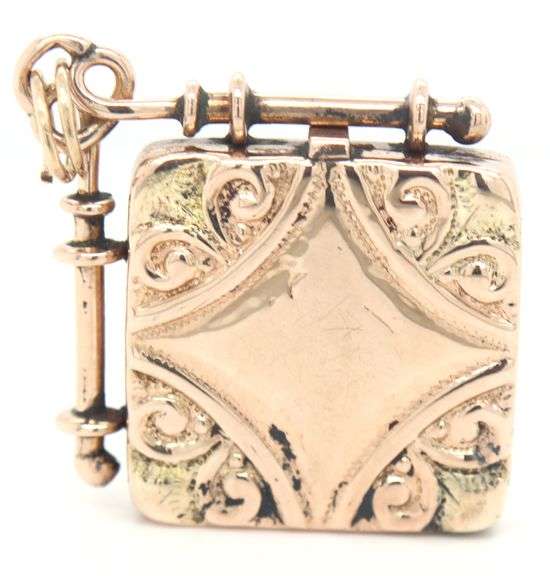 Antique Square locket in 8kt Yellow gold