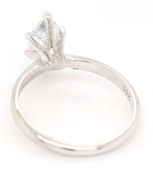 14kt White gold 1.11ct marquise diamond solitare engagement ring