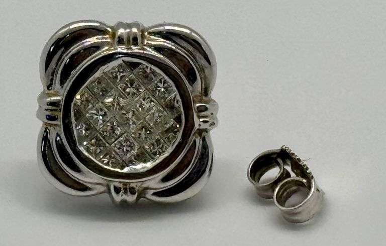 14K White Gold Stud Diamond Earrings