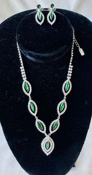 Sapphire Color Jewelry Neck Lace And Earrings