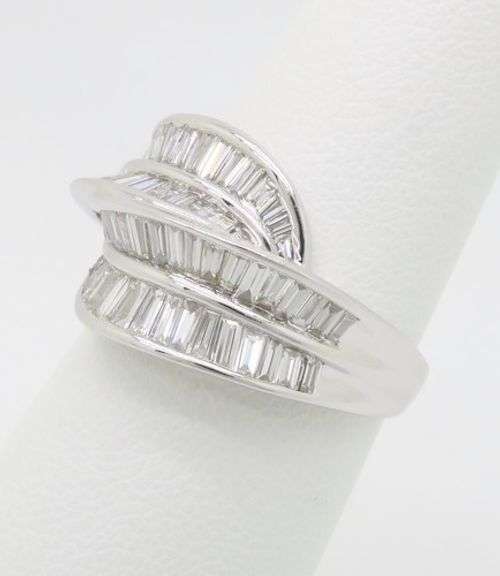 18k White Gold Baguette Cut Diamond Cocktail Ring