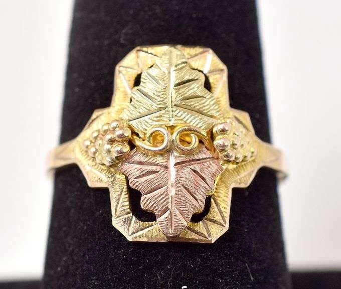 Gorgeous Vintage Floral Ring in 10K and 14K Two-Tone Gold
