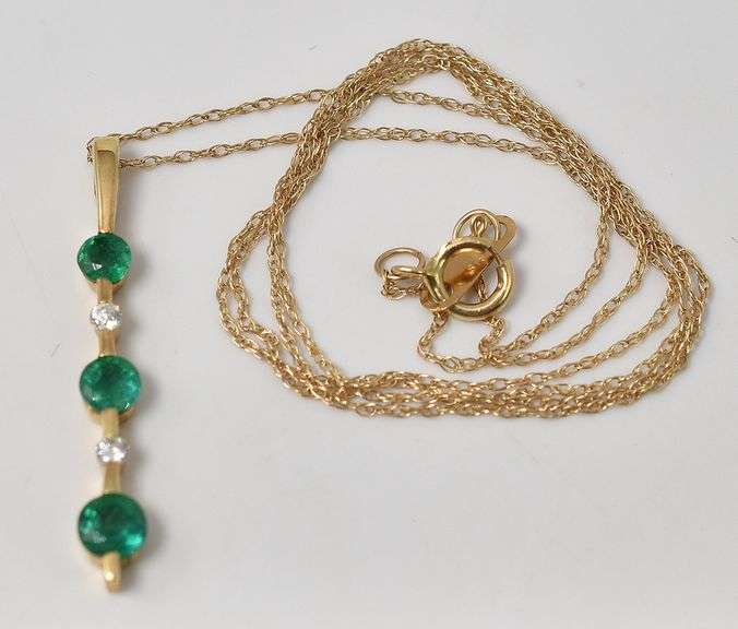 Ravishing Emerald and Diamond Pendant Necklace in 14K Yellow Gold