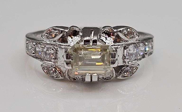 Beautiful 1 Ct VVs1 Peach Fire Moissanite Gemstone Ring