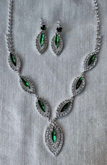 Sapphire Color Jewelry Neck Lace And Earrings