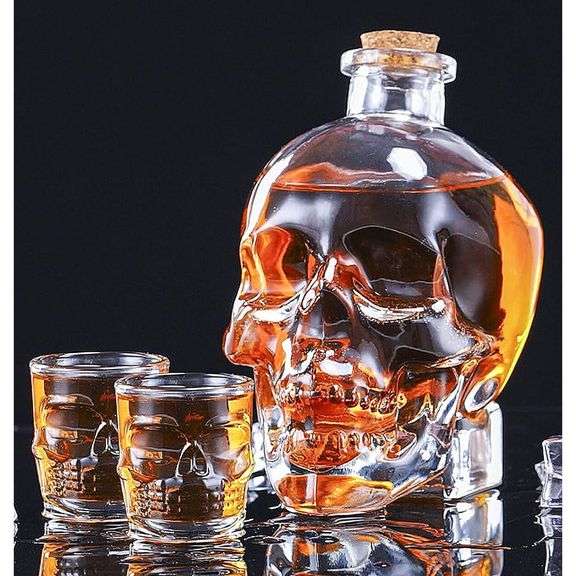 Crystal Skull Decanter Glass Bottle with 2 Skull Cups