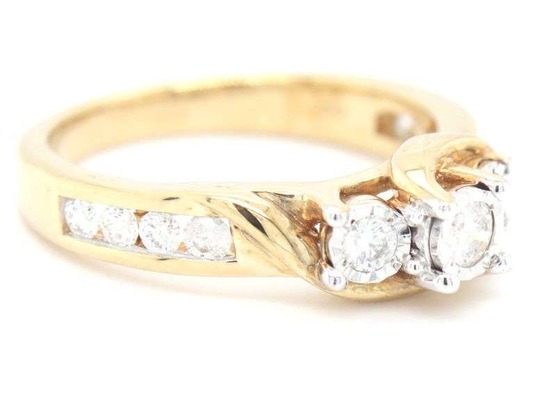 10kt Yellow gold 0.65ctw 3 stone diamond Illusion set engagement ring