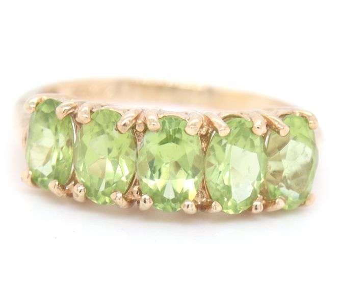10kt Yellow gold oval Peridot 5 stone ring