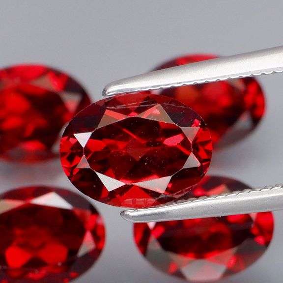 Set of 5 top red VS Garnets weighing 7.83 carats!