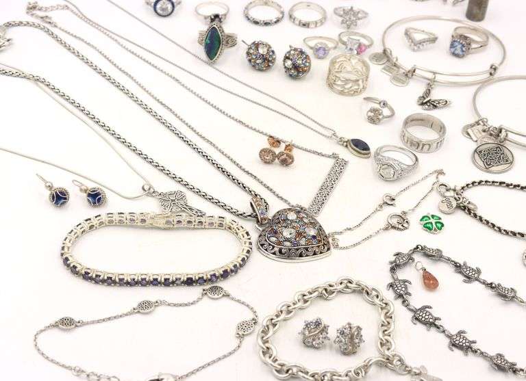 Big group ot of Vintage 925 sterling silver miscellaneous jewelry