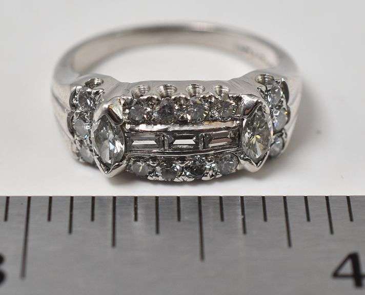 Precious Diamond Ring in Platinum