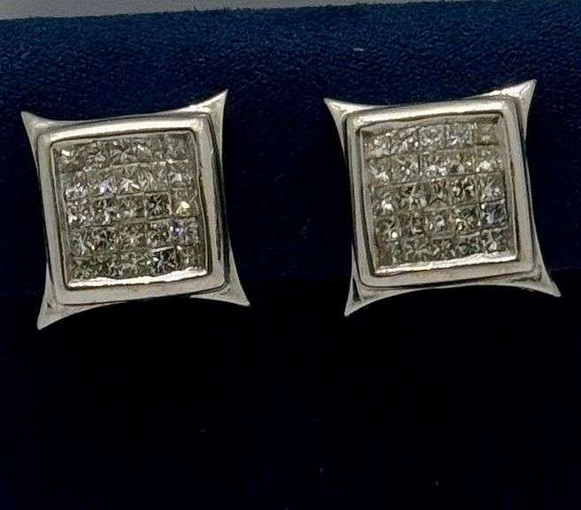 14K White Gold Stud Diamond Earrings