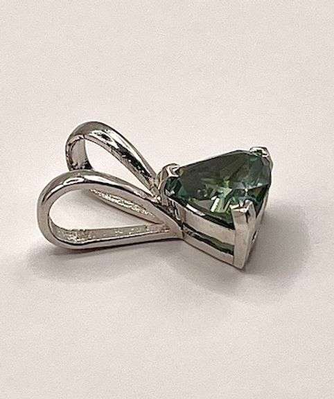 Sparkling 2 Ct VVs1 Deep Emerald Green Moissanite Pendant