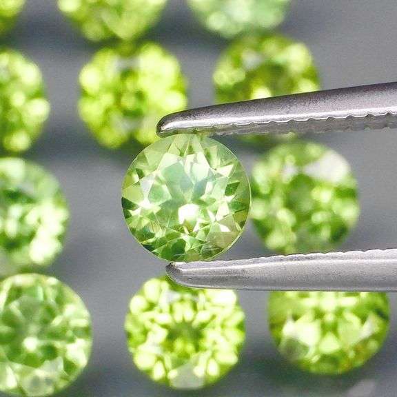 Round cut! Untreated! Matched! 4.42ct Peridot set!