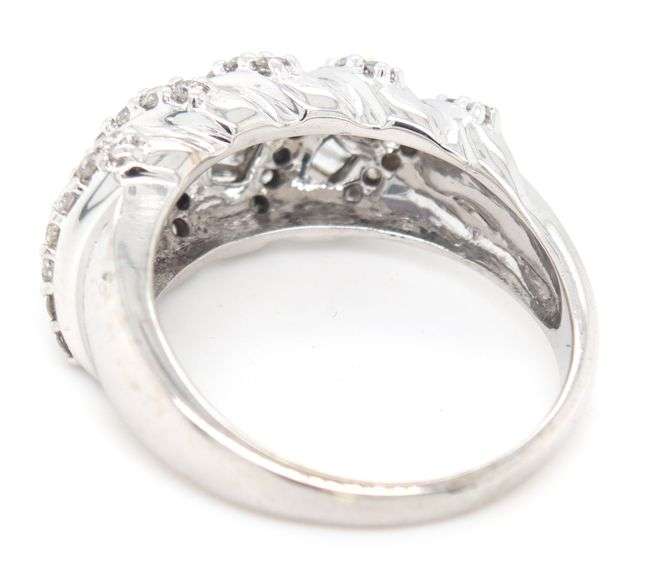 14kt White gold baguette and round diamond dome band