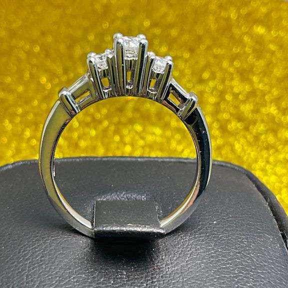 CERTIFIED 14K WHITE GOLD DIAMOND RING