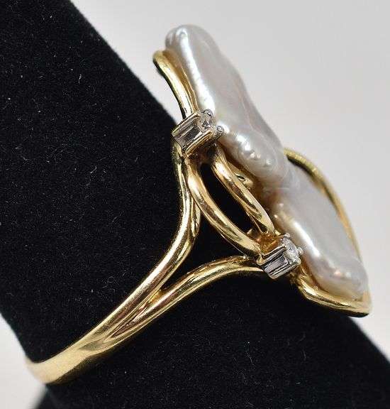 Stunning Pearl and Diamond Ring in 14K Yellow Gold