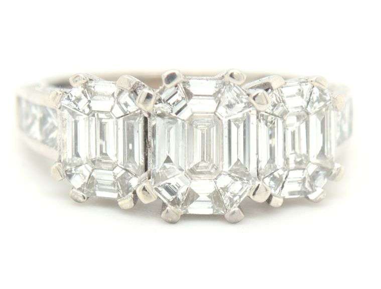 14kt White gold 2ctw mosaic diamond ring