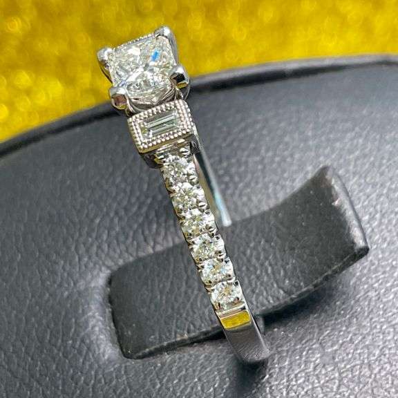 CERTIFIED BRAND NEW 14K WHITE GOLD DIAMOND ENGAGEMENT RING