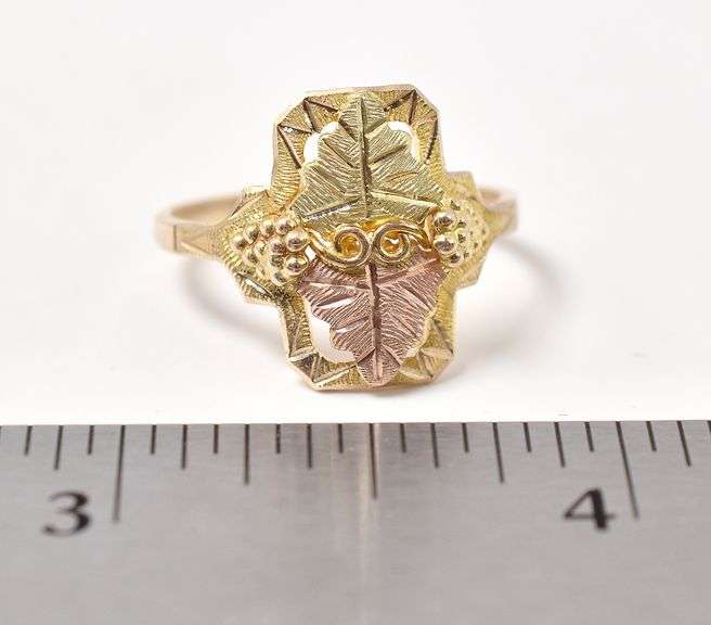Gorgeous Vintage Floral Ring in 10K and 14K Two-Tone Gold