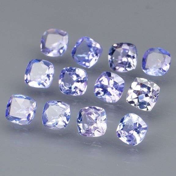 Glittering 3.22ct bright blue violet Tanzanite set