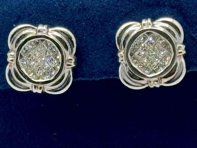 14K White Gold Stud Diamond Earrings