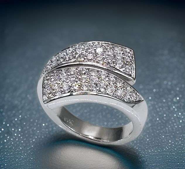 Beautiful 2.45 Ct VVS1 Lab Simulated Diamond Ring