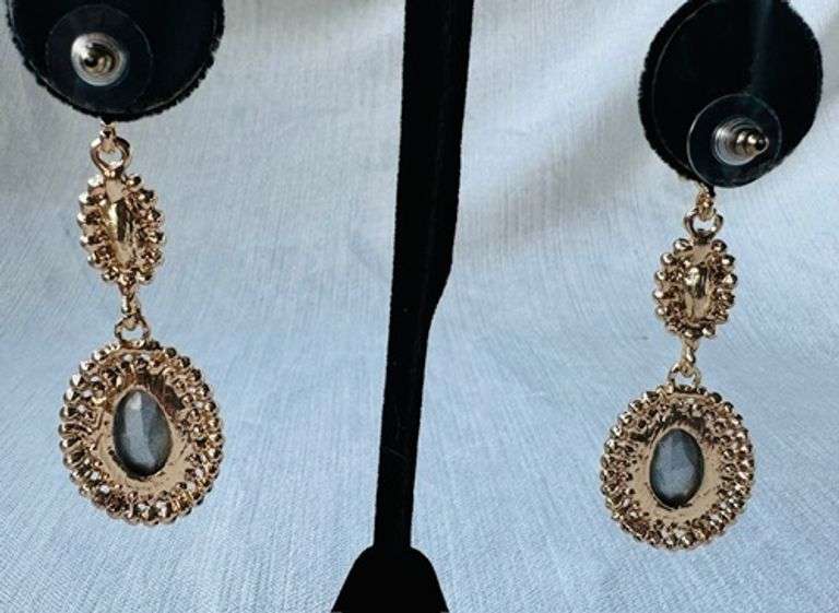 A Very Sexy  Fashion  Design Earrings