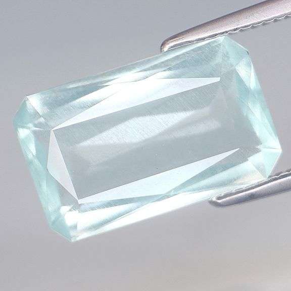Ice blue! Untreated! 3.86ct scissor cut Aquamarine